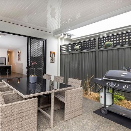 Luxury Home In Christies Beach With King Bed, Nbn, Netflix, 3Bed 2Bath Eksteriør billede