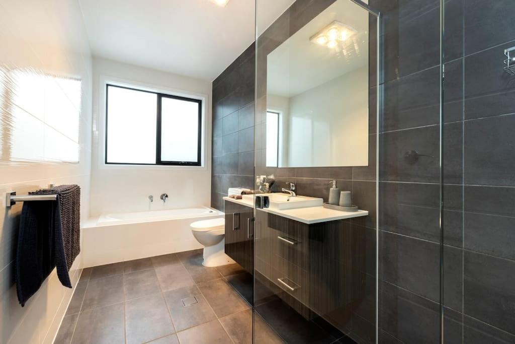 Luxury Home In Christies Beach With King Bed, Nbn, Netflix, 3Bed 2Bath Eksteriør billede