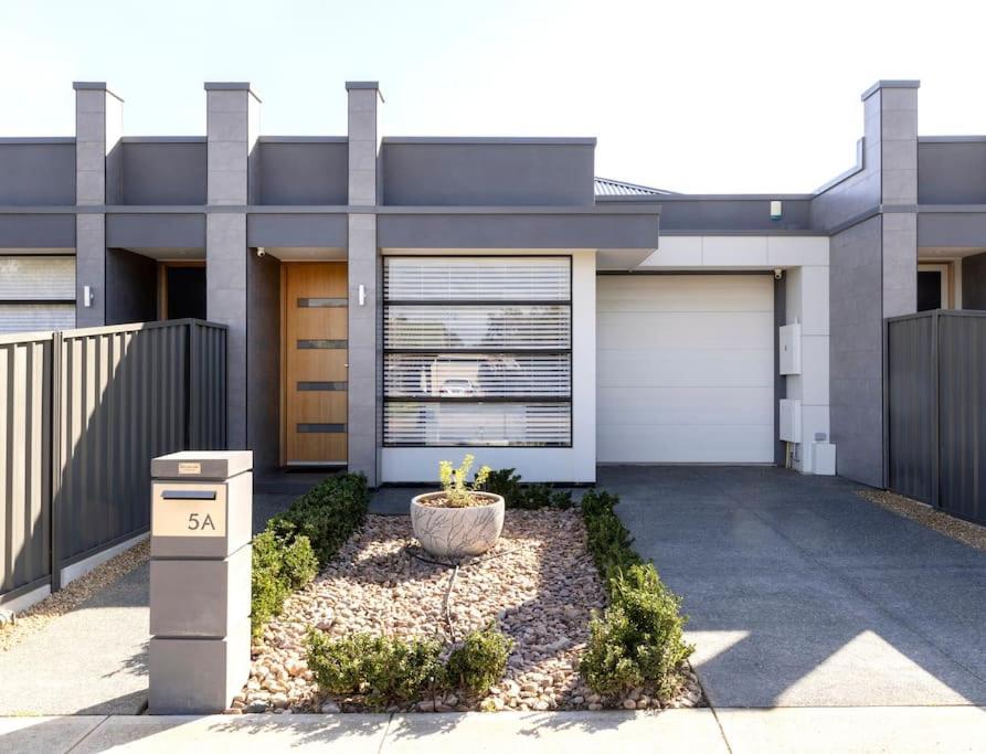 Luxury Home In Christies Beach With King Bed, Nbn, Netflix, 3Bed 2Bath Eksteriør billede