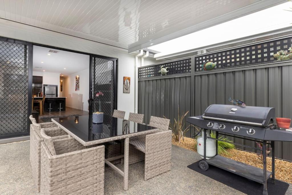 Luxury Home In Christies Beach With King Bed, Nbn, Netflix, 3Bed 2Bath Eksteriør billede