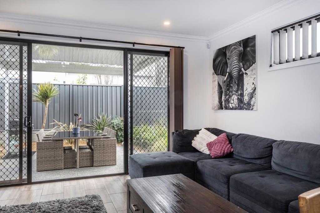 Luxury Home In Christies Beach With King Bed, Nbn, Netflix, 3Bed 2Bath Eksteriør billede